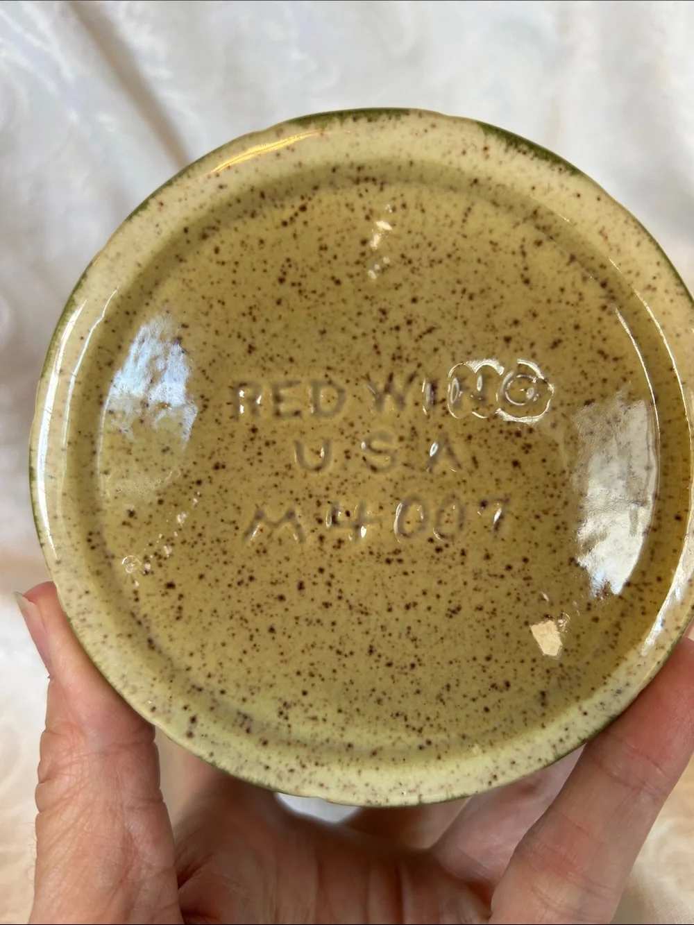 Vintage MCM Red Wing M4007 Vase -9”H 7 wide at highest point.
